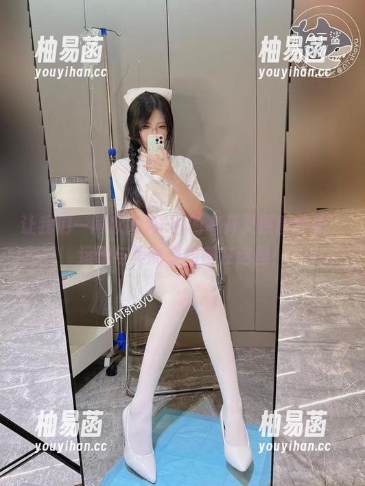 让我们一同欣赏AT鲨的高开叉原图更新，运动与美的碰撞都在这里！