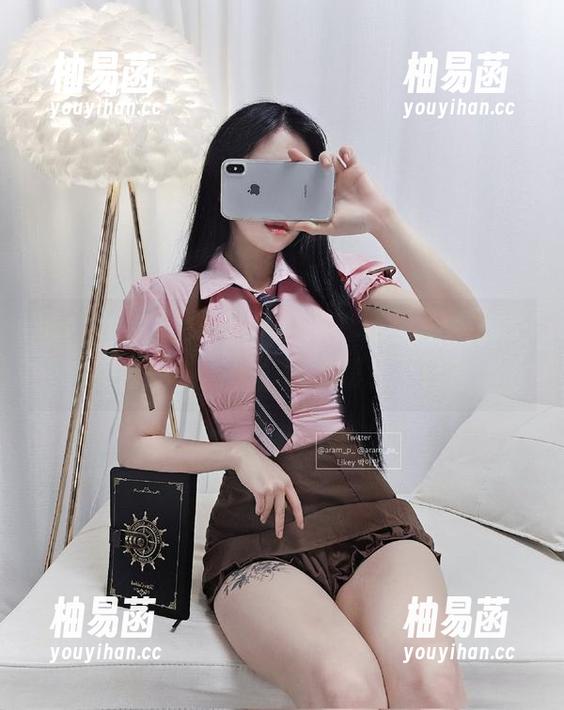 Aram(아람)的旅拍套图，是不是还隐约藏着些小情愫，让人猜测不已？