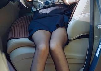 HuaYang花漾 - 看宋KiKi在泳池里的美图，合集也太养眼了，真心不想停下！
