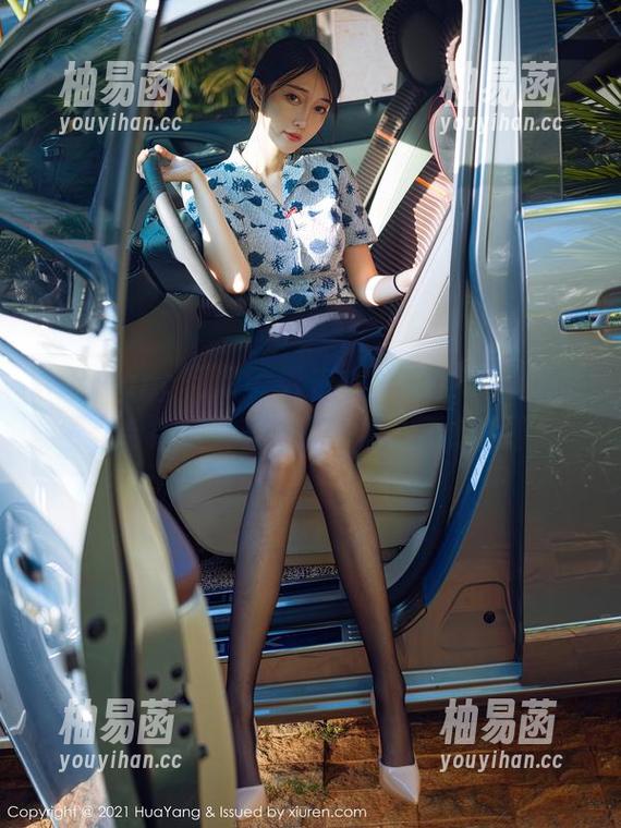 HuaYang花漾 - 看宋KiKi在泳池里的美图，合集也太养眼了，真心不想停下！