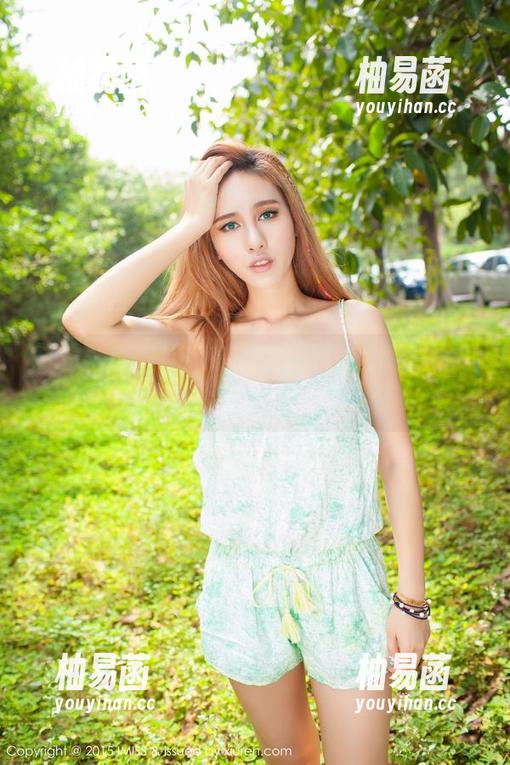 IMiss爱蜜社 - 在萌白酱的少女写真之旅中迷失，直到看到图册里的光