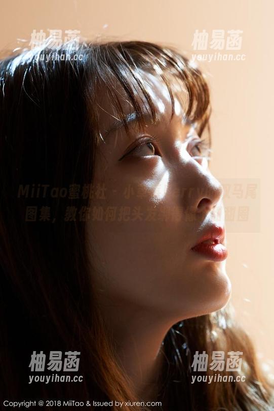 MiiTao蜜桃社 - 小草莓Berry的双马尾图集，教你如何把头发绑得像个甜甜圈