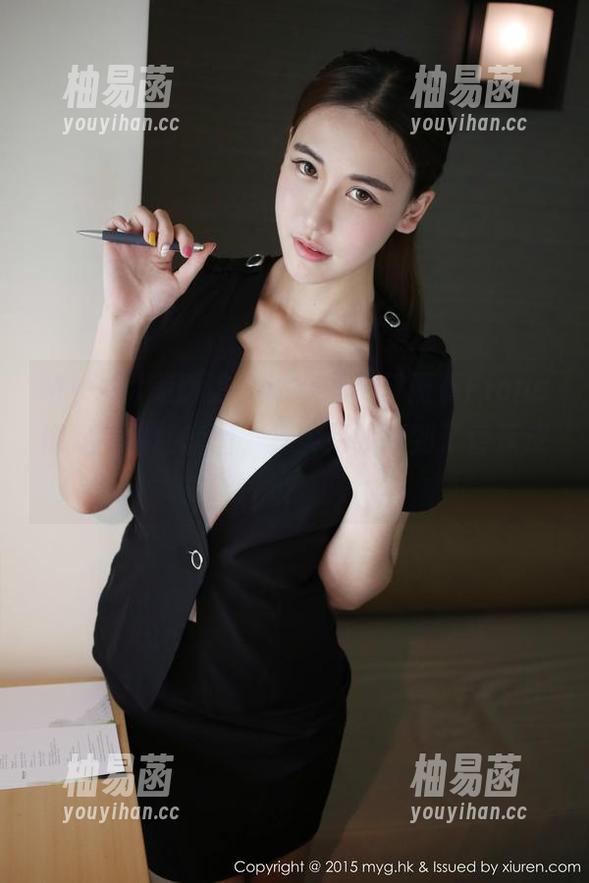 MyGirl美媛馆 - 说好的“伊雨蔓Fiona裸足”最新套图，其实是我踩到了香蕉皮？