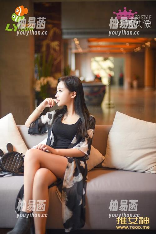 QingDouKe青豆客 - 白丝新界限？黄可christine的最新套图让我集体失控了。