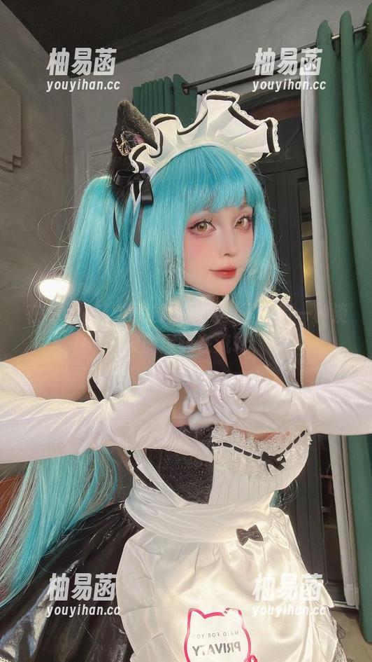 在SayoMomo的女友写真里，有一种淡淡的意味在流转