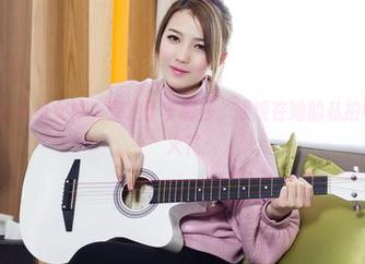 TouTiao头条女神 - 专注于李丽莎，眼镜在她的私拍中生出新火花
