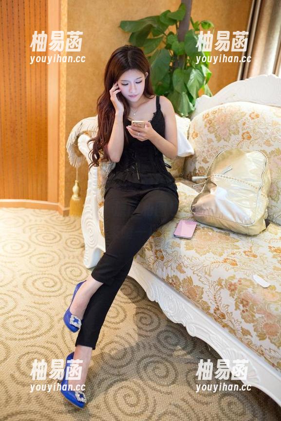 TuiGirl推女郎 - 零零碎碎的灰丝，梁棋棋带你兜圈圈，原图和图包都等着你，不来啃一口？
