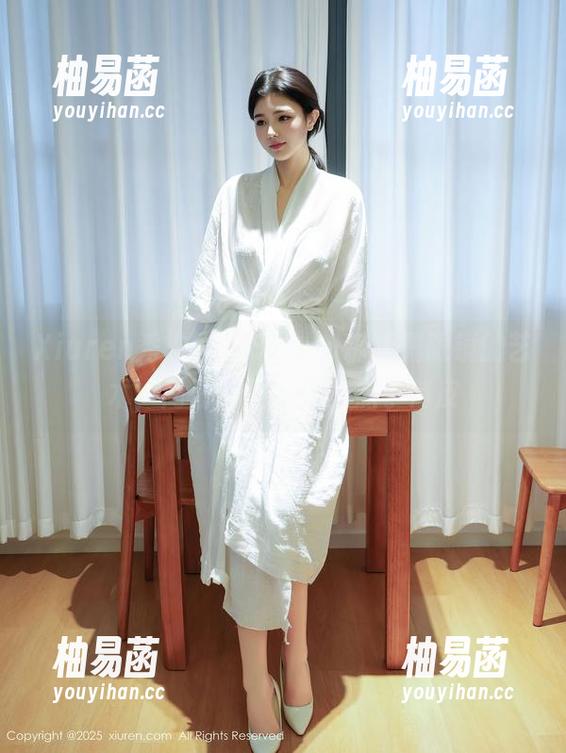 Xiuren秀人网 - Candy糖糖戴眼镜的艺术，高清作品里透着点小俏皮