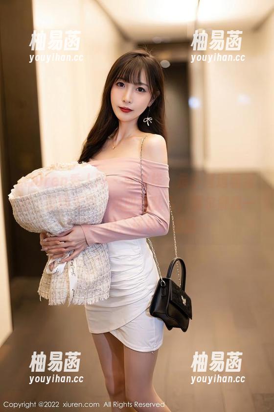 Xiuren秀人网 - 就这样，是小逗逗和海边：最新美图，风四处乱飞，偶尔扇我一脸沙，但，还是不错的…