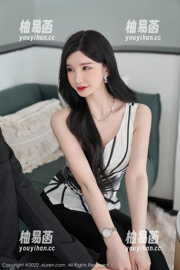 Xiuren秀人网 - 猫咪巨臀妹妹的居家福利—不仅能看照片，还能顺便寻找人生的真谛！