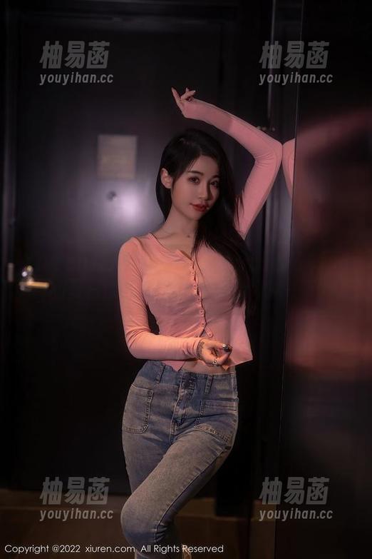 Xiuren秀人网 - 精选套图：颜浅浅Cindy和夏日的约会，真希望能旁观一下。