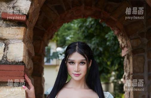 YouWu尤物馆 - FoxYini孟狐狸私人定制的旅拍合集，简单粗暴，谁的眼睛不被吸引住呢？