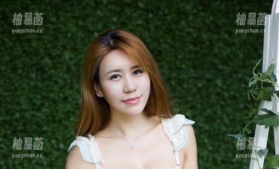 YouWu尤物馆-Luffy菲菲 YouWu尤物馆 - 认真欣赏Luffy菲菲的和服原图,想问问她是不是偷偷请了帮助。