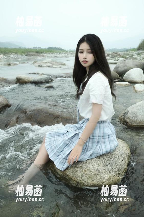 被eloise软软的纯欲拉姆写真惊艳到，我决定不要饭了，先补补这颜！