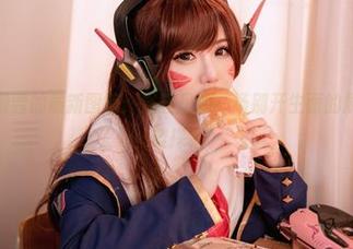 sally多啦雪的最新图集：浴缸里的一场别开生面的展开，大胆窥探？