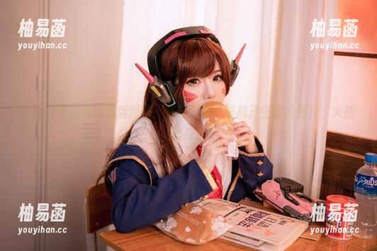 sally多啦雪的最新图集：浴缸里的一场别开生面的展开，大胆窥探？