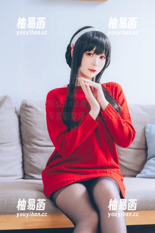 shimo霜月啊shimo霜月，用免费照片教你怎样把赛车套装穿得像在巧克力河里游泳！