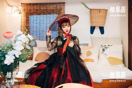 这些冰凉的日子里，被yeeun孙乐乐的DJAWA作品包围，露营也变得意外温暖。