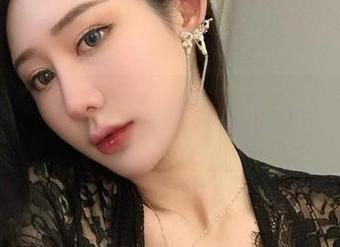 微密圈 - 这张不爱笑的赛琳的图片分享，全是‘秘密’的气息，太让人好奇了！