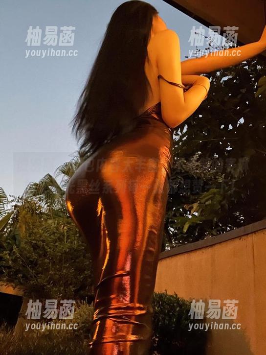 微密圈 - 图包内容太丰富，不爱笑的赛琳的无圣光黑丝系列每一张都想赞一下！