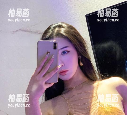 微密圈 - 壁纸专属大作战：不爱笑的赛琳的全身渔网合集，我的天哪，太鲜明了！