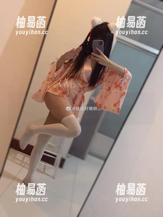 增加点蓝色，佳佳酱ovo的吊带体操服合集，符合壁纸审美