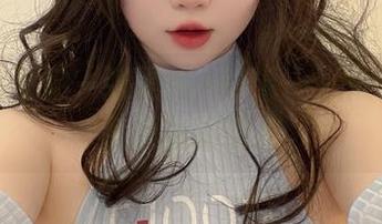 打牌也没她一张黑桃A好看——依依超级懒原图的诱惑
