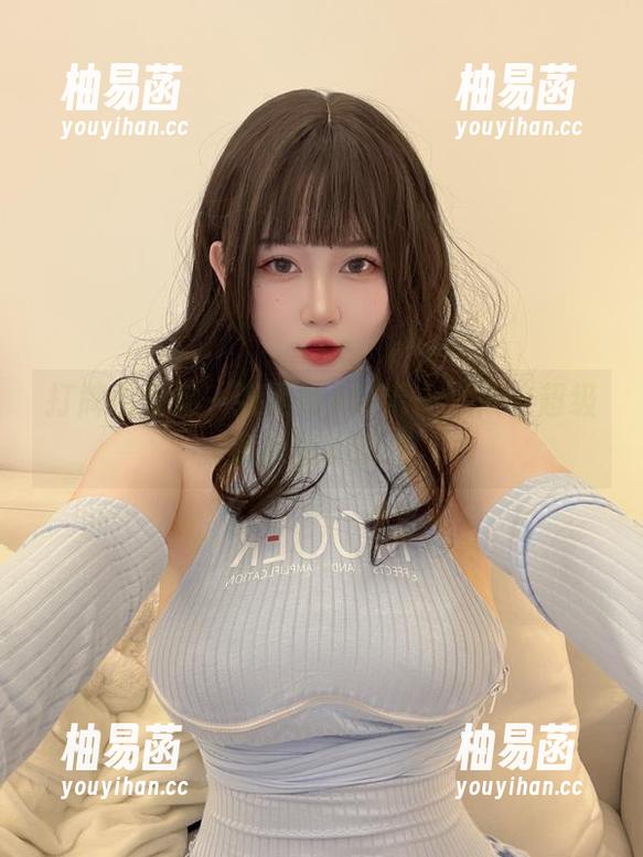 打牌也没她一张黑桃A好看——依依超级懒原图的诱惑