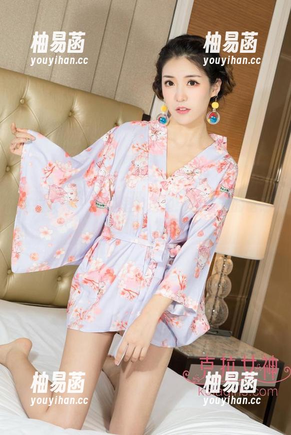 克拉女神 - 写真里的周迪：丝袜下的诱惑在悄悄发酵