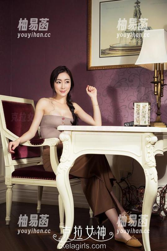 克拉女神 - 颖儿的私拍美图，带着秋意的温柔，咦？春心复苏了！