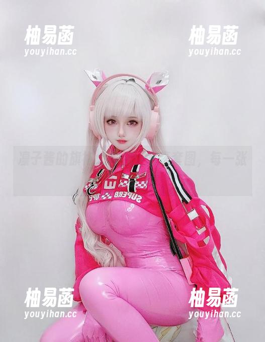 凛子酱的旗袍大作战：写真套图，每一张都想揉揉！
