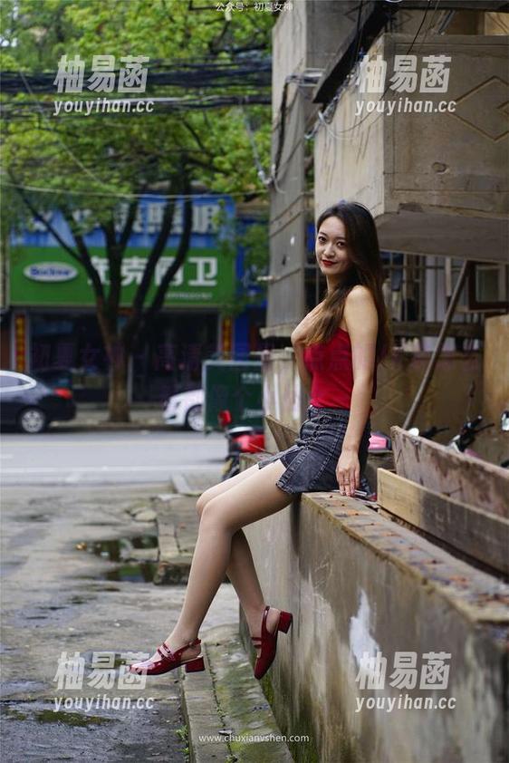 初夏女神 - 高清美图里，点点的JK装怎么看都像个小仙女～