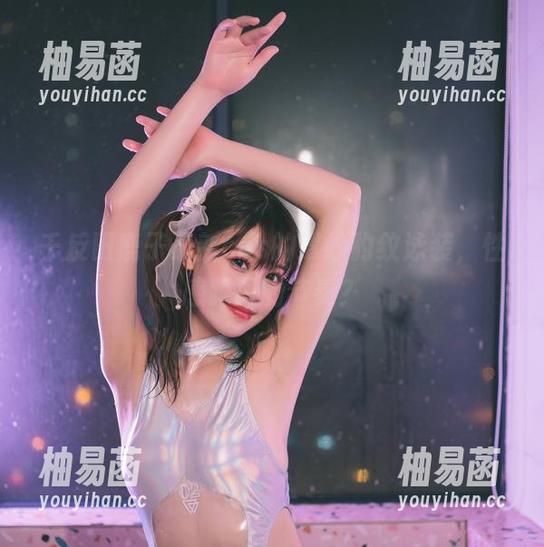 千反田鹿子最新cos的罩纱豹纹泳装，性感跟风的节奏？