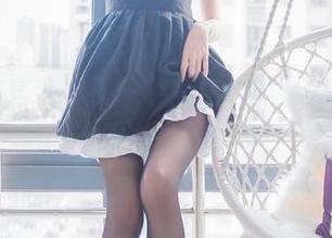 南鸽的套装：我一个人在楼梯上，一边想她的衣服，一边被堵住了