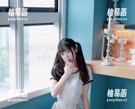 不仅仅是电车！可可小白兔的新图包：“无圣光”的女高中生是不是你想要的？