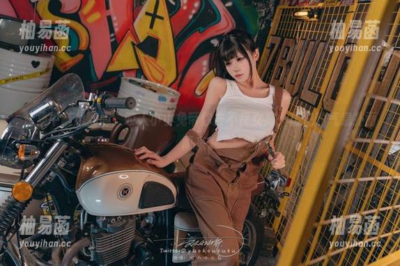 合集中随机翻阅：咬人小小兔带你去不良女高，叛逆的气息扑面而来。