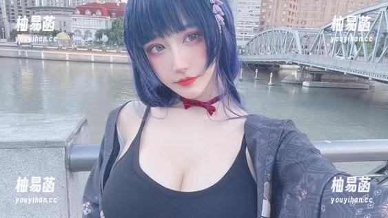 居家写真分享，啾小妍Deer的“穿衣搭配”挑战：睡衣和乐高界的胜利！