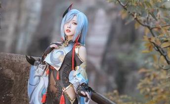 宫本桜的埃吉尔女仆合集，怎么看都是个迷啊