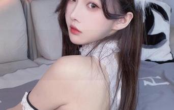 哈哈，小小奶瓶儿也敢挑战豹纹！它的写真图片满满都是态度