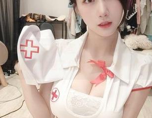 微密圈 - 小玉吃果冻的无圣光，搭配这巨无霸的反差，清纯脸蛋就成了拯救局面的那一位。