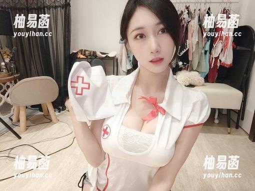 微密圈 - 小玉吃果冻的无圣光，搭配这巨无霸的反差，清纯脸蛋就成了拯救局面的那一位。