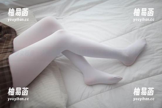少女秩序 - 小葵的网袜：这张原图是不是偷偷开了个小会？