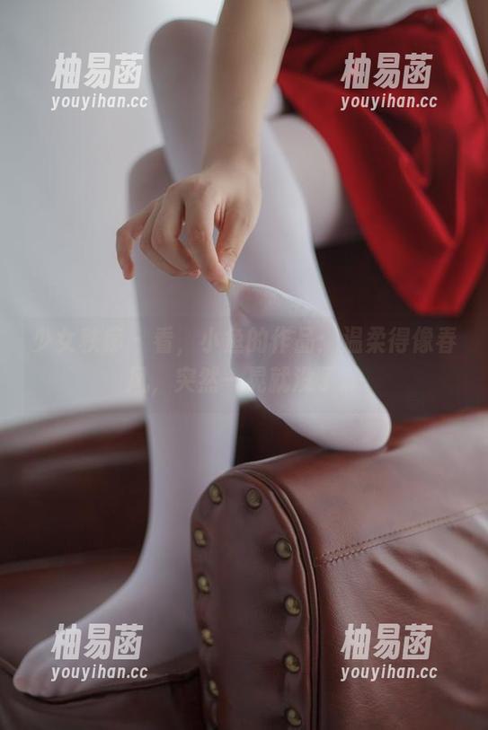 少女秩序-小鱼 少女秩序 - 看,小鱼的作品:温柔得像春风,突然一晃就没了。