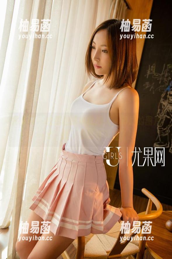 尤果网 - 校服也能如此撩人，莉恩的图片一出，我，是时候下载了！