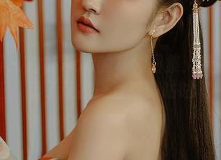 尤蜜荟 - 白亦Ada的写真图集：粉嫩樱花喵，看了让我一直想做咕咕鸟！