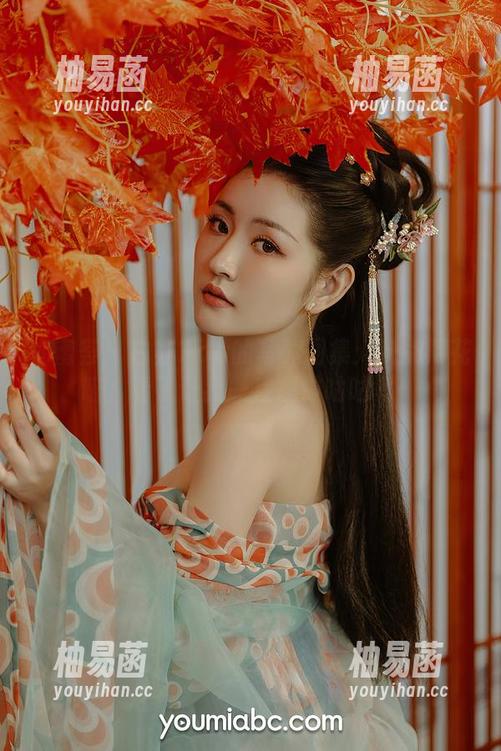 尤蜜荟 - 白亦Ada的写真图集：粉嫩樱花喵，看了让我一直想做咕咕鸟！