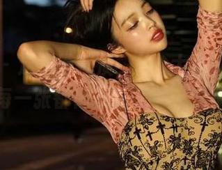 微密圈 - 这吊带气质，徐珺大哥私房图包里的每一张都像在给我下“暗示”！