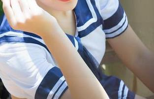 推女神 - 前方高能！施忆佳的美脚，作品让人不禁想多看几遍，就是不敢承认。