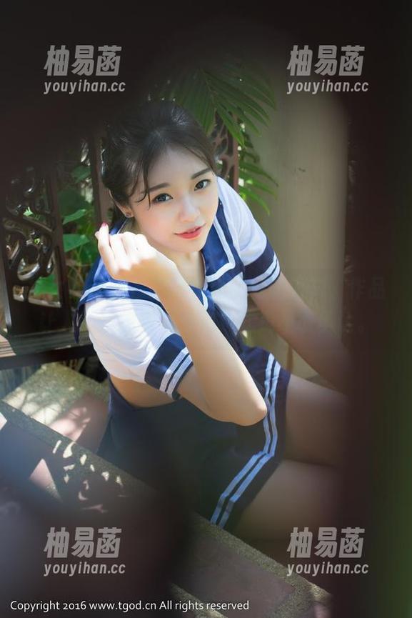 推女神 - 前方高能！施忆佳的美脚，作品让人不禁想多看几遍，就是不敢承认。