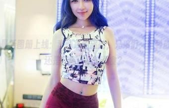 推女郎 - 最新图册上线：李丽莎的旅拍，兄弟们，她到底是在拍照还是在偷偷扒拉美食？